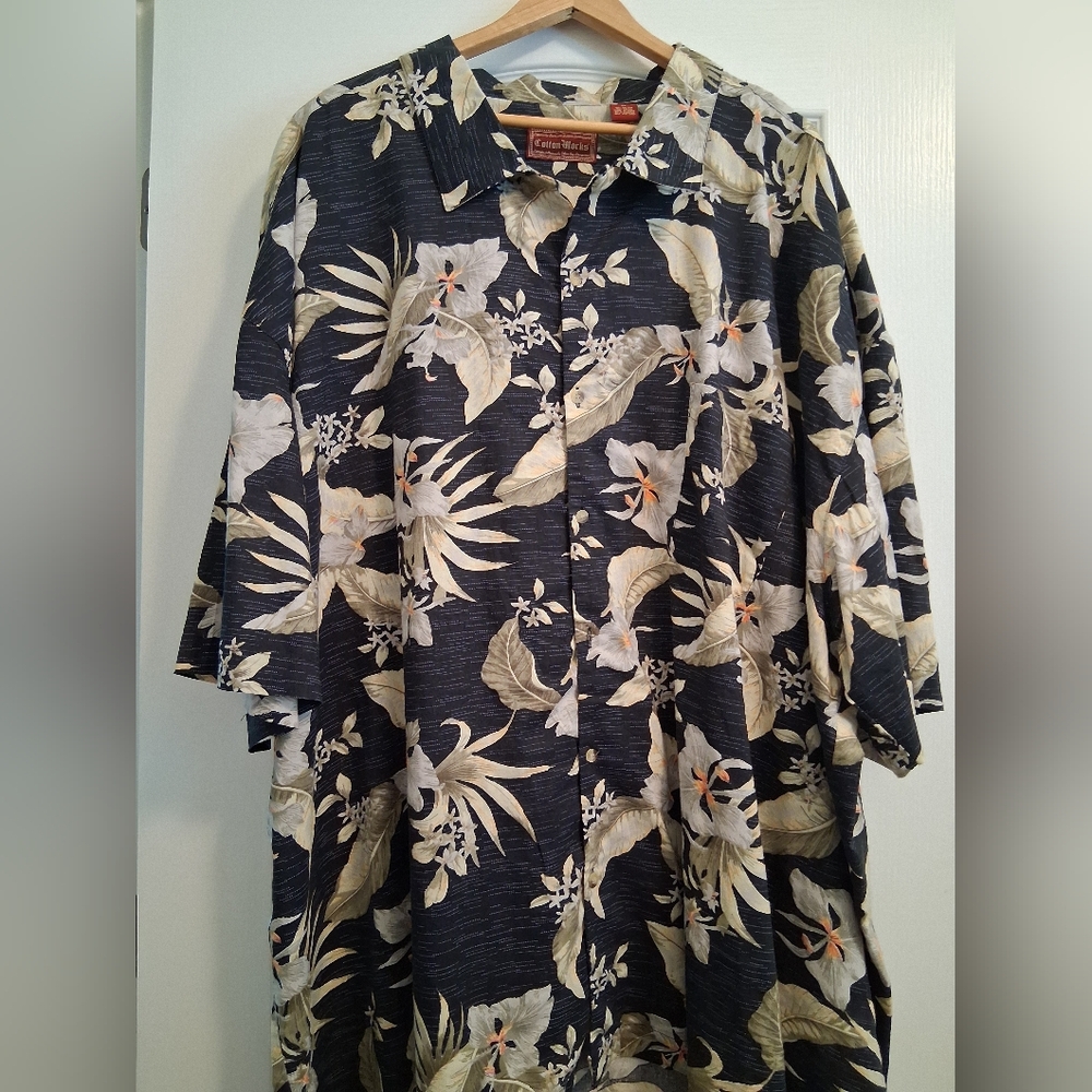 🔥 3/$40 Blue and Black Floral Casual Button Down Shirt - Picture 2 of 4
